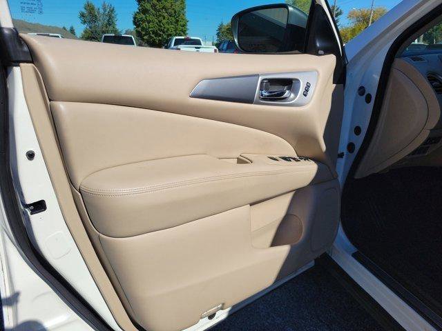 Used 2020 Nissan Pathfinder SL AWD/4WD image 17