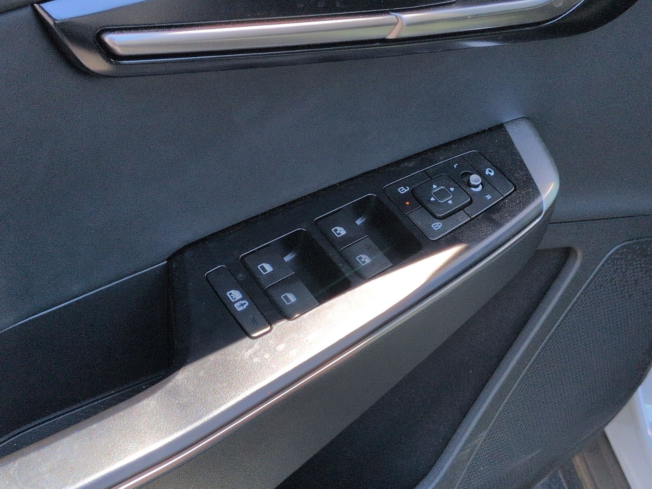 Used 2025 Kia EV6 Light w/ Light LR Technology Package RWD image 15