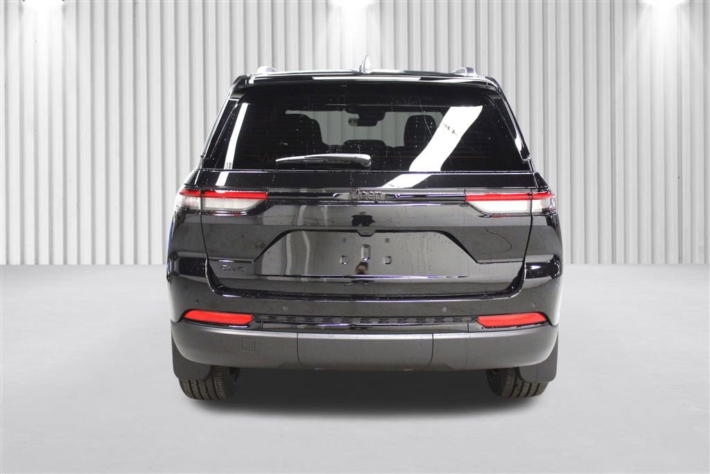 New 2025 Jeep Grand Cherokee Laredo image 4