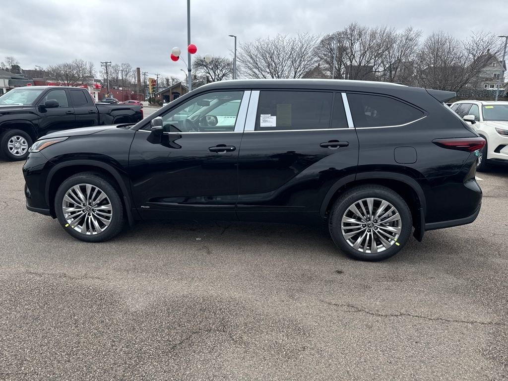 New 2026 Toyota Highlander Platinum image 4