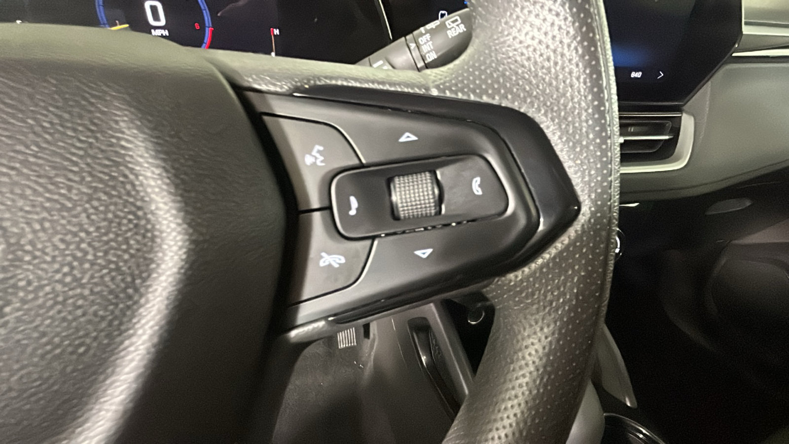 Used 2025 Chevrolet TrailBlazer LT AWD/4WD image 20