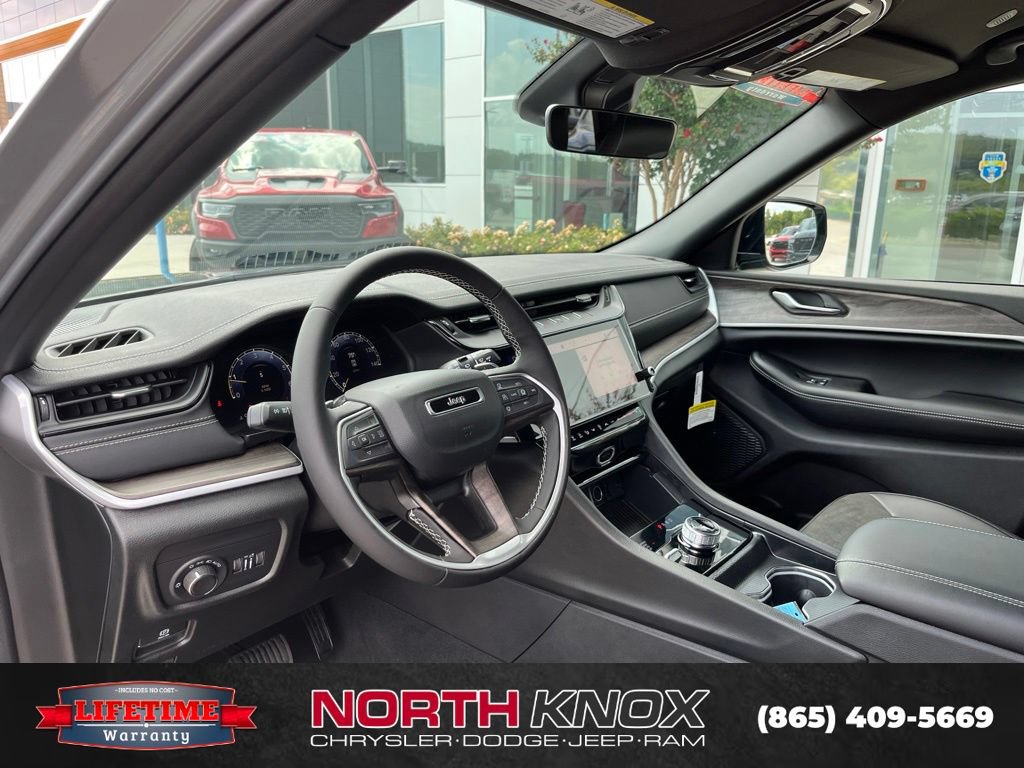 New 2027 Jeep Grand Cherokee Altitude AWD/4WD image 6