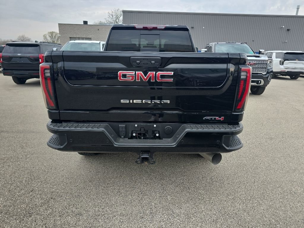 Used 2024 GMC Sierra 2500 AT4 w/ AT4 Premium Plus Package AWD/4WD image 4