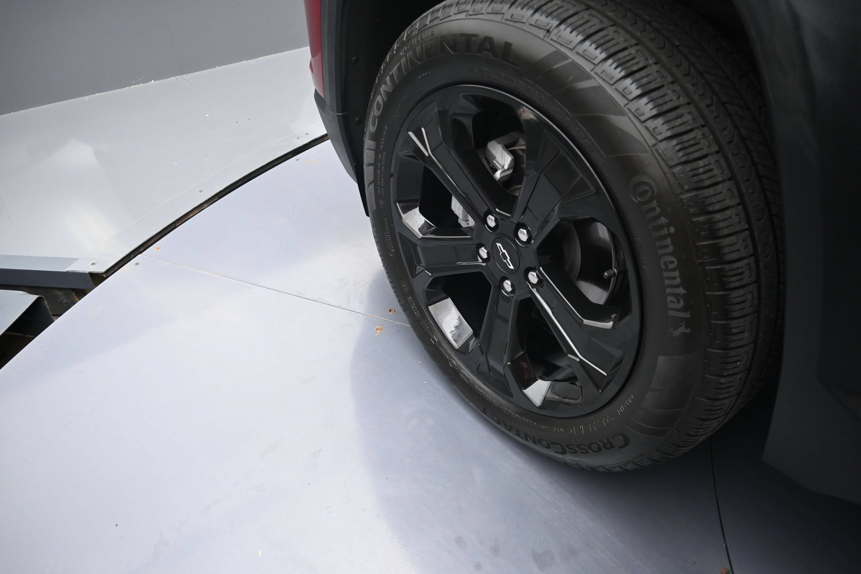 Used 2025 Chevrolet Equinox LT w/ Midnight Edition FWD image 32