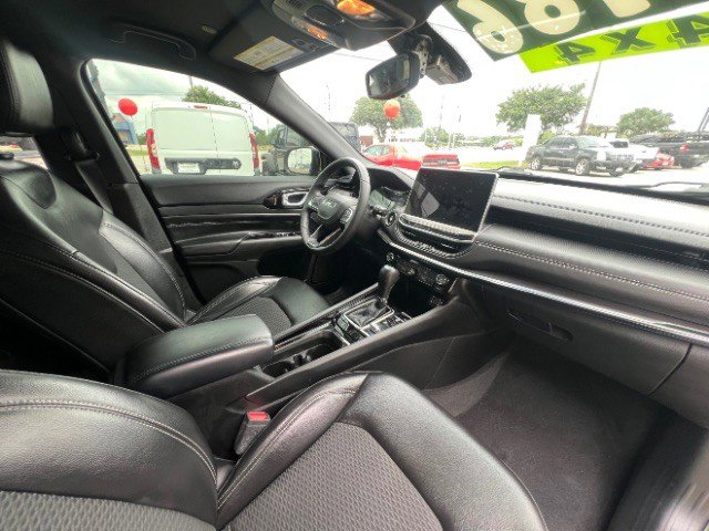 Used 2023 Jeep Compass Altitude AWD/4WD image 19