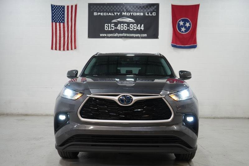 Used 2021 Toyota Highlander XLE AWD/4WD image 2