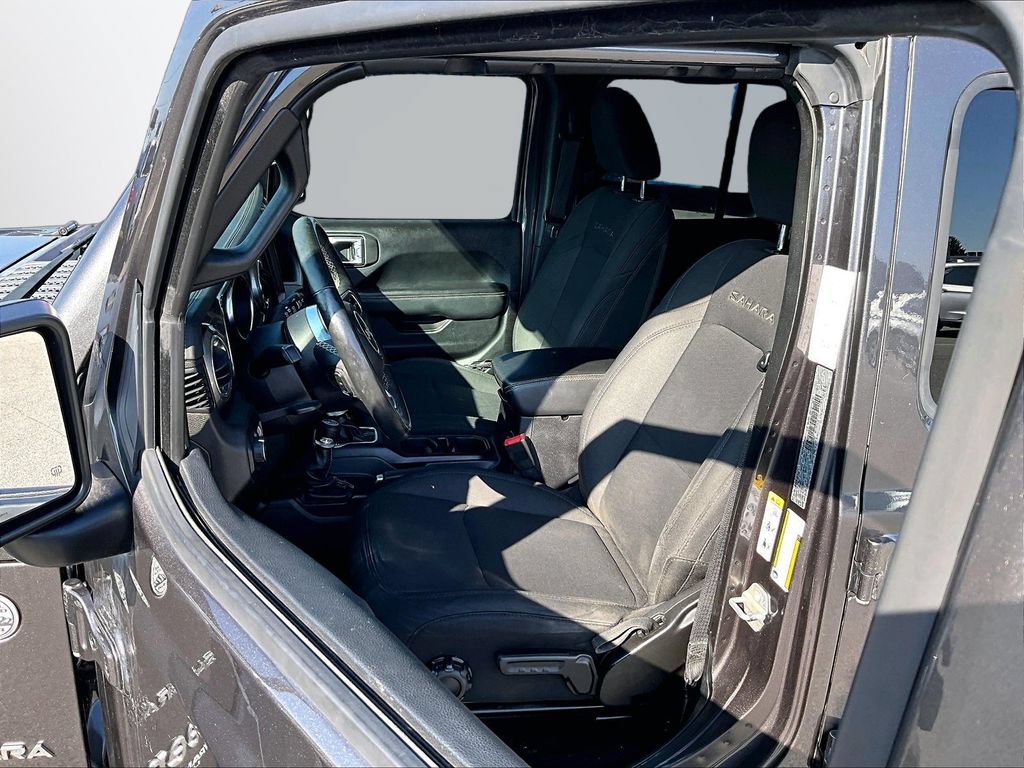 Used 2019 Jeep Wrangler Unlimited Sahara w/ Uconnect 4C Nav & Sound Group AWD/4WD image 26