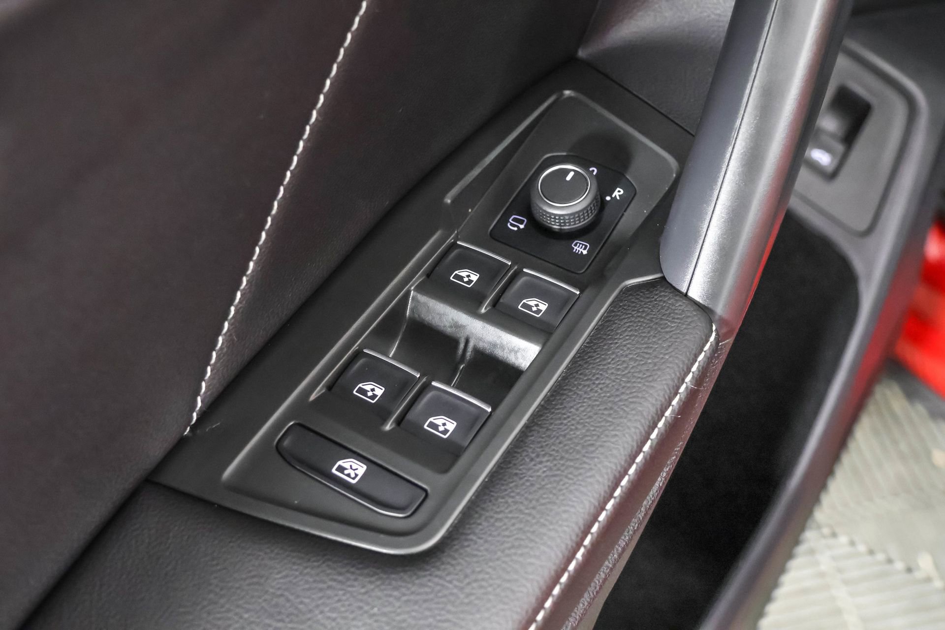 Used 2024 Volkswagen Tiguan SEL R-Line image 35