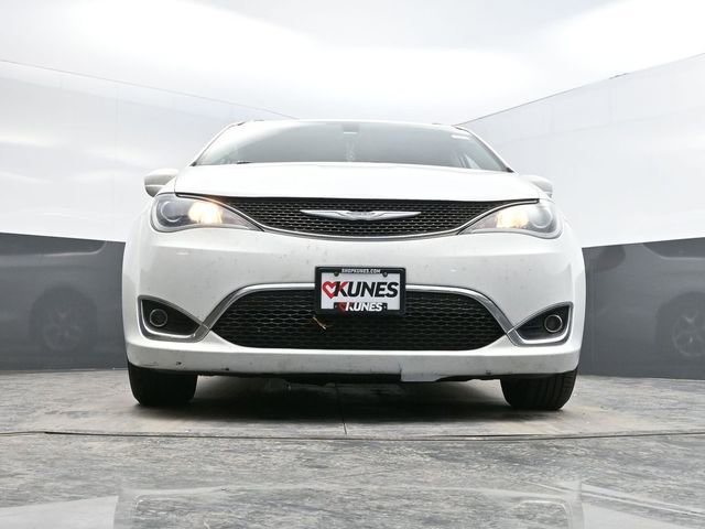 Used 2017 Chrysler Pacifica Touring-L w/ Tire & Wheel Group image 42