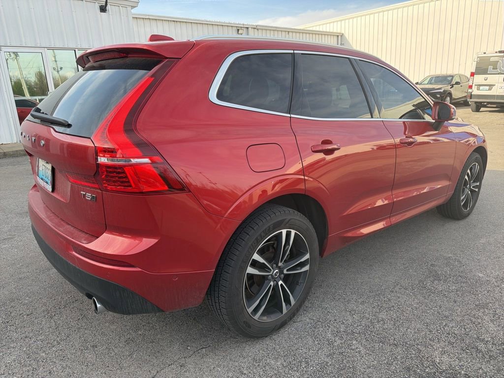 Used 2019 Volvo XC60 T5 Momentum w/ Premium Package image 3