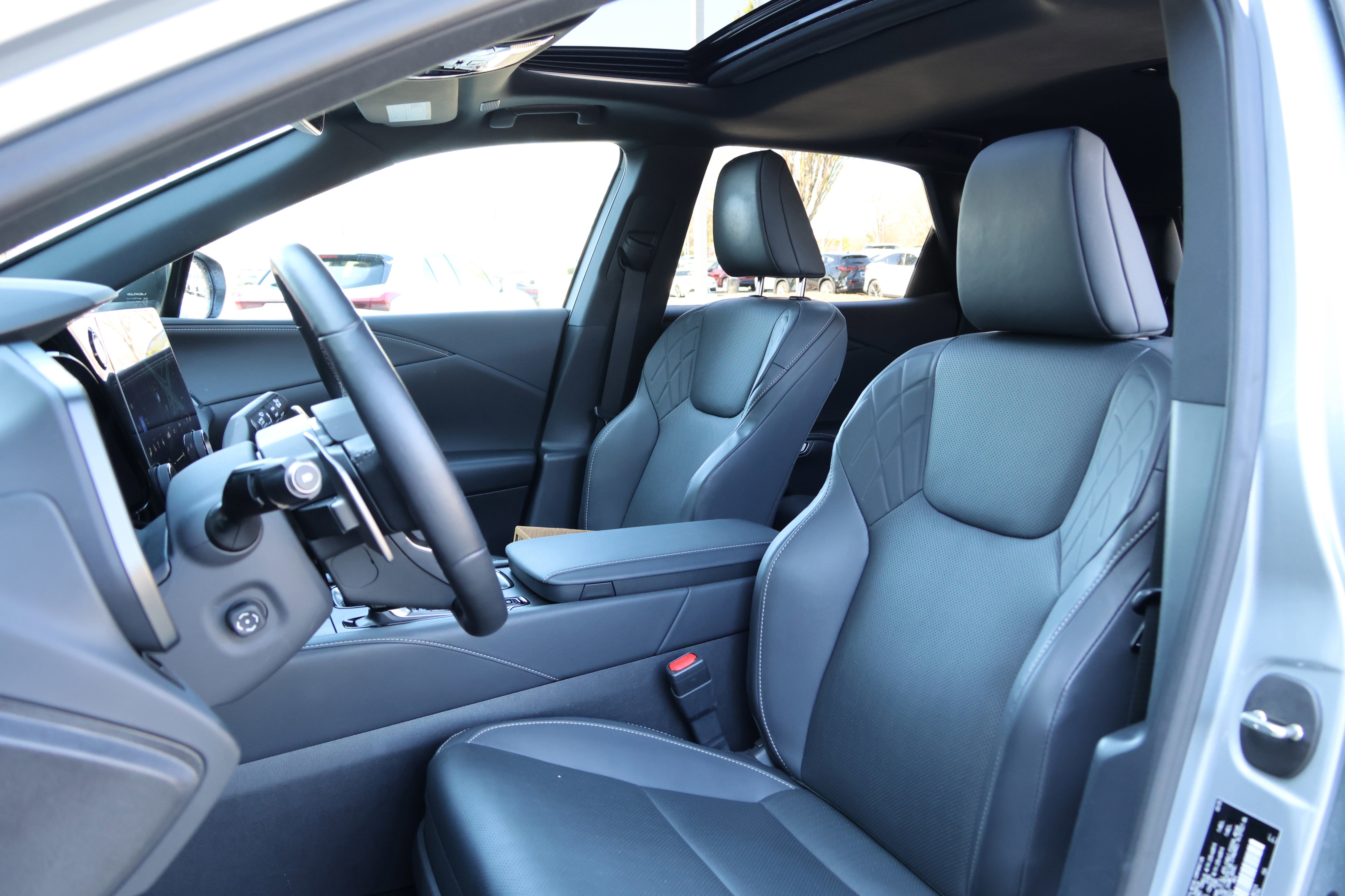 Used 2025 Lexus RX 350 Premium w/ Accessory Package (Z1) image 33