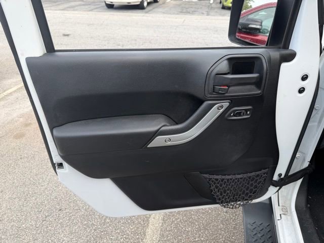 Used 2014 Jeep Wrangler Unlimited Sahara w/ Connectivity Group AWD/4WD image 6