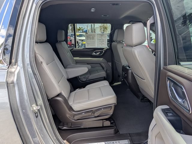 Used 2022 Chevrolet Suburban LT w/ Luxury Package AWD/4WD image 16