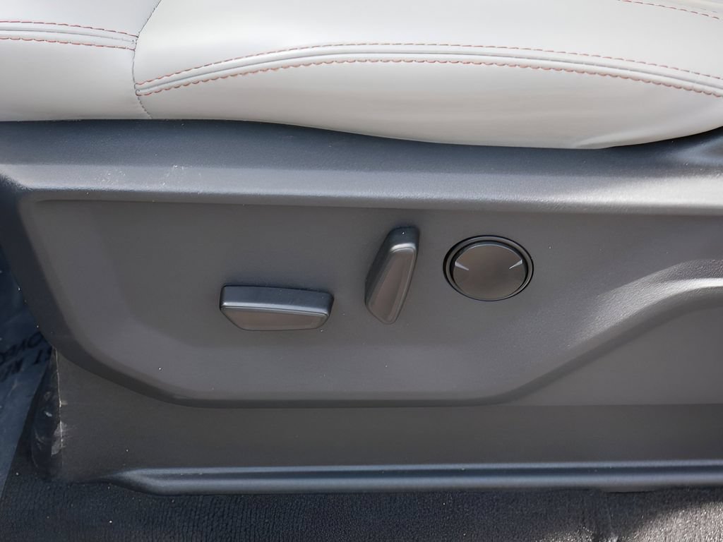 Used 2025 Ford Expedition Active AWD/4WD image 17