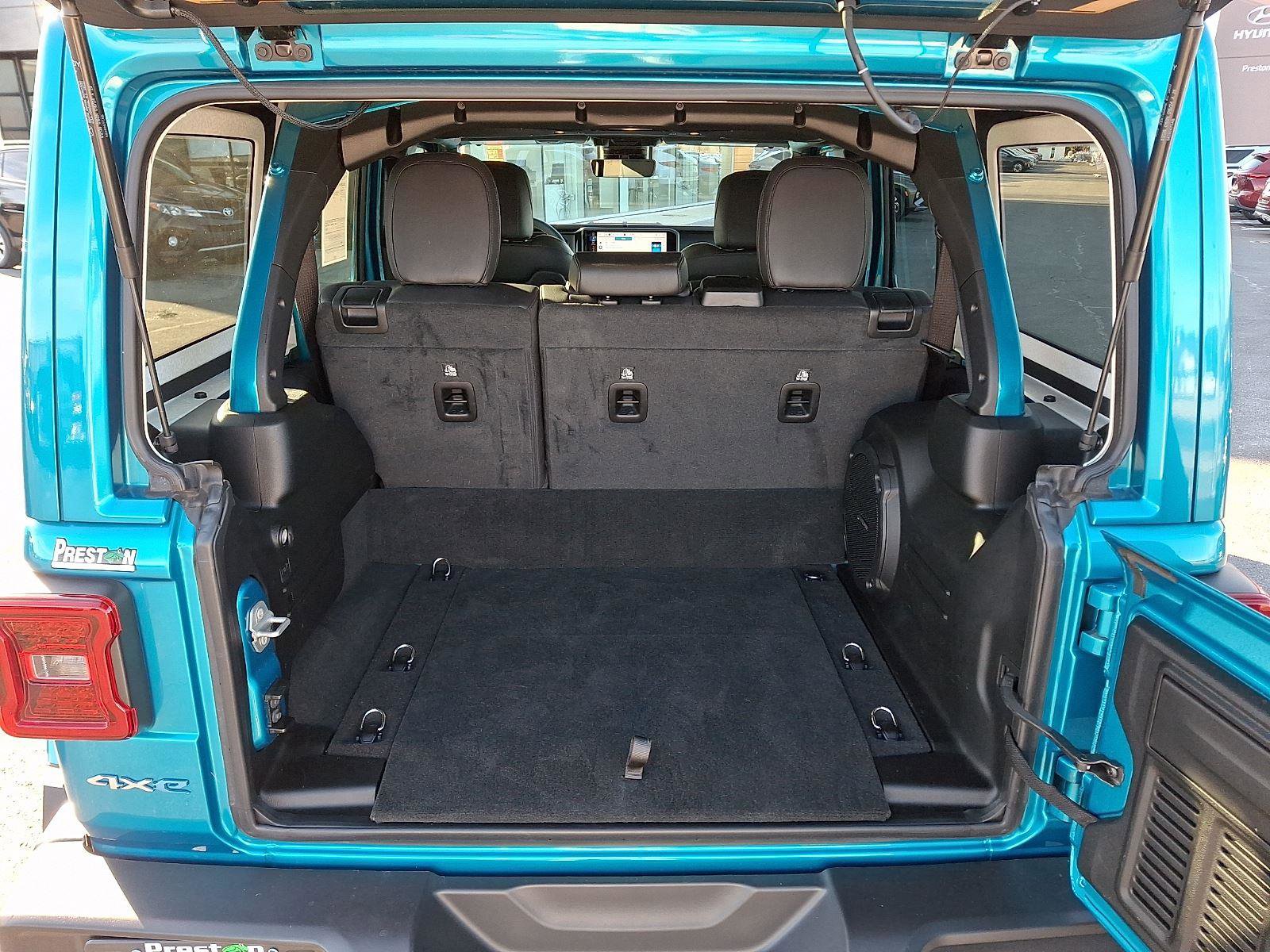 Used 2024 Jeep Wrangler Unlimited Sahara w/ Technology Group image 28