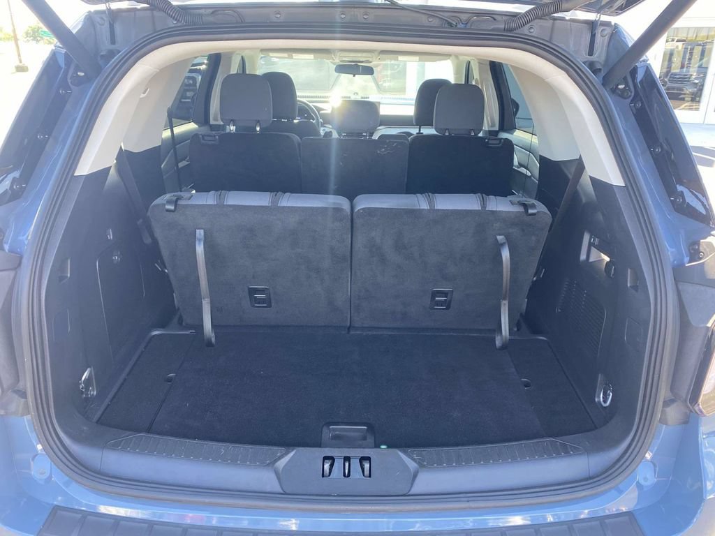 Used 2025 Ford Explorer Active RWD image 10
