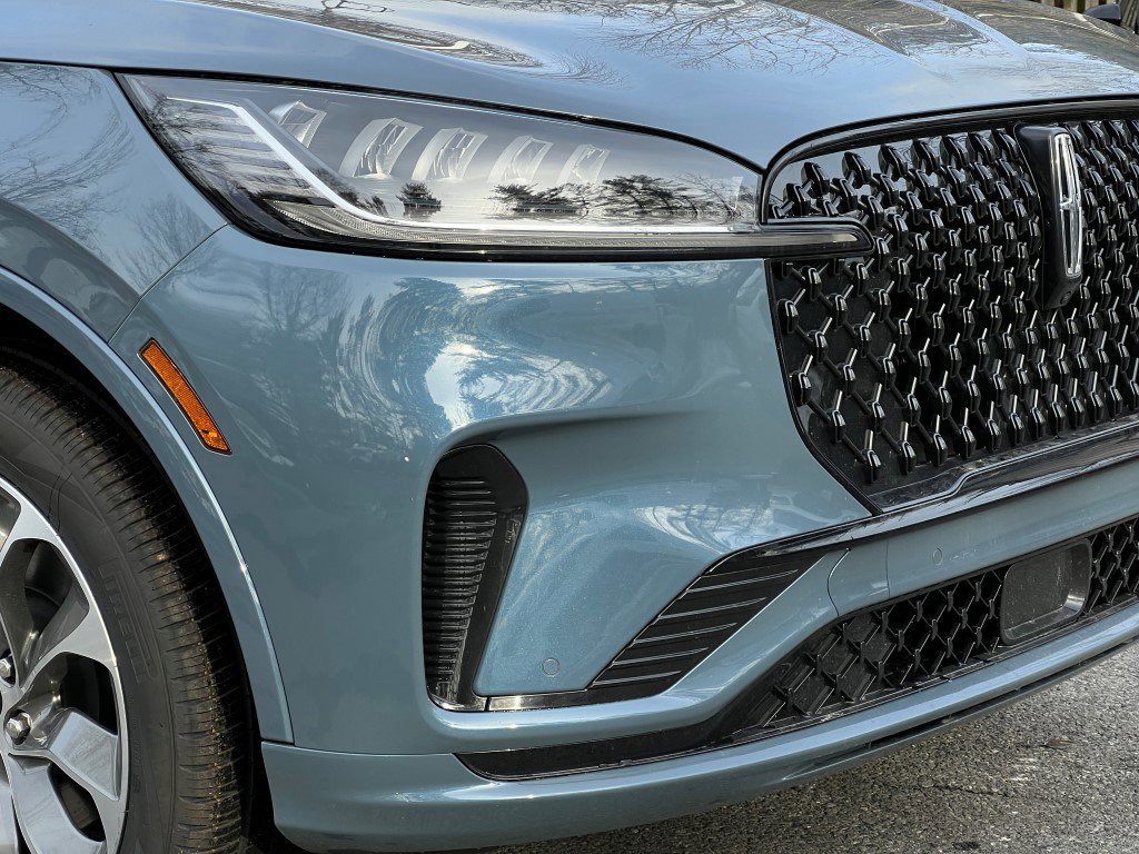 New 2026 Lincoln Aviator AWD w/ Jet Appearance Package image 2