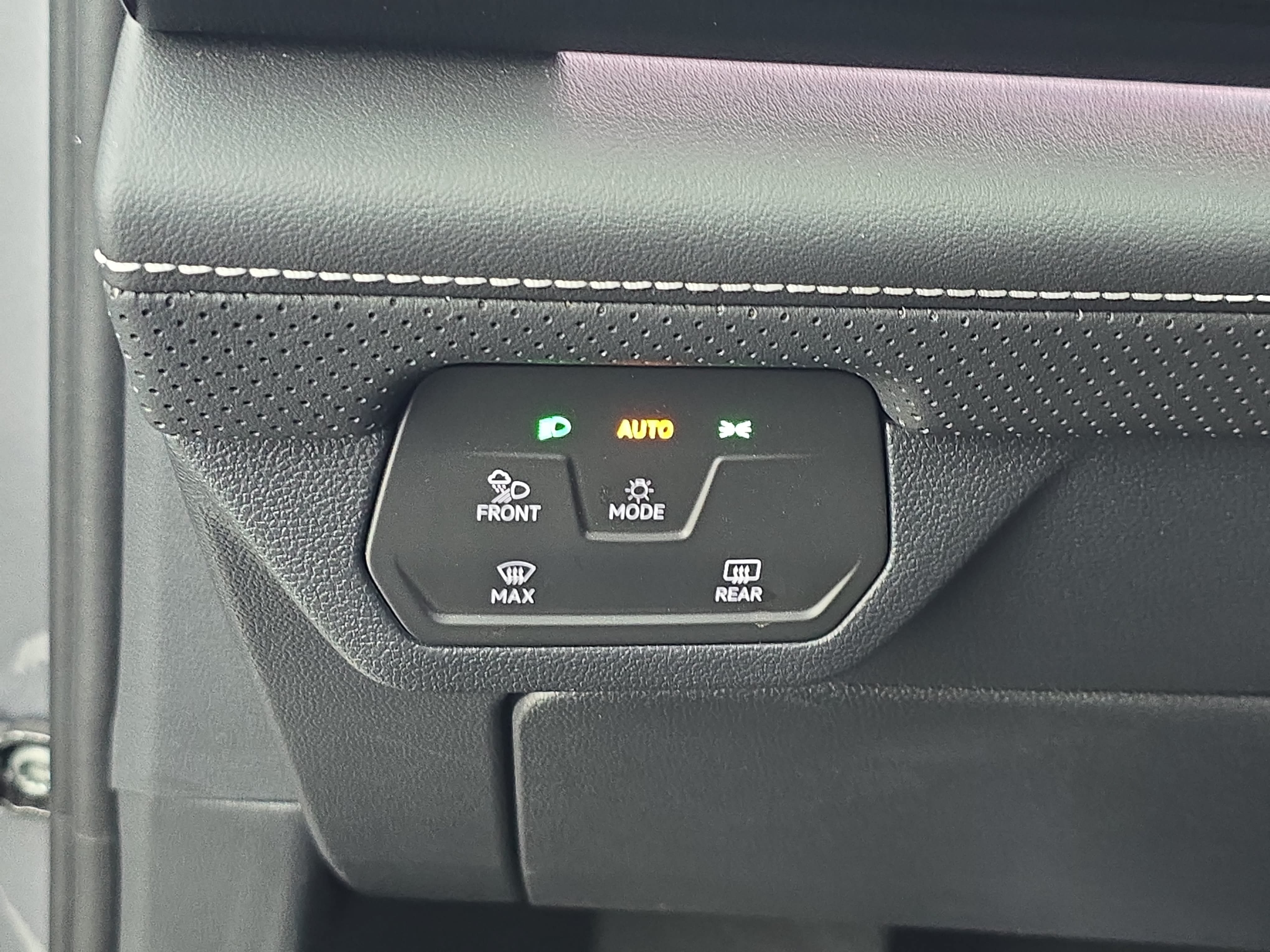 Certified 2025 Volkswagen Atlas SEL AWD/4WD image 27