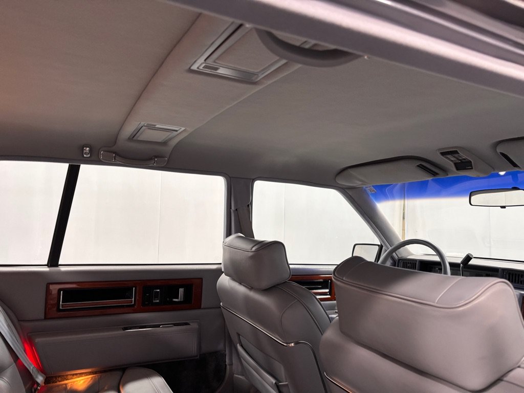 Used 1990 Cadillac Fleetwood Sedan FWD image 27