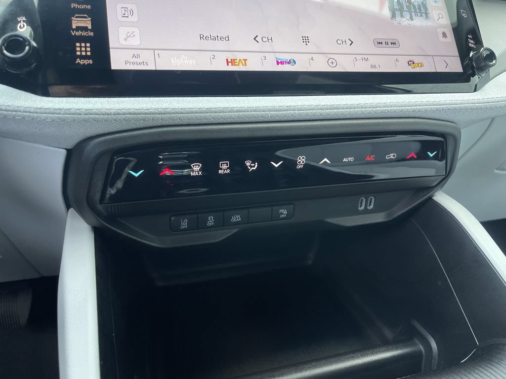 New 2026 Jeep Cherokee Laredo AWD/4WD image 29