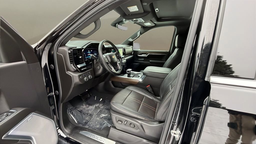 Used 2024 Chevrolet Silverado 1500 High Country w/ Technology Package image 13