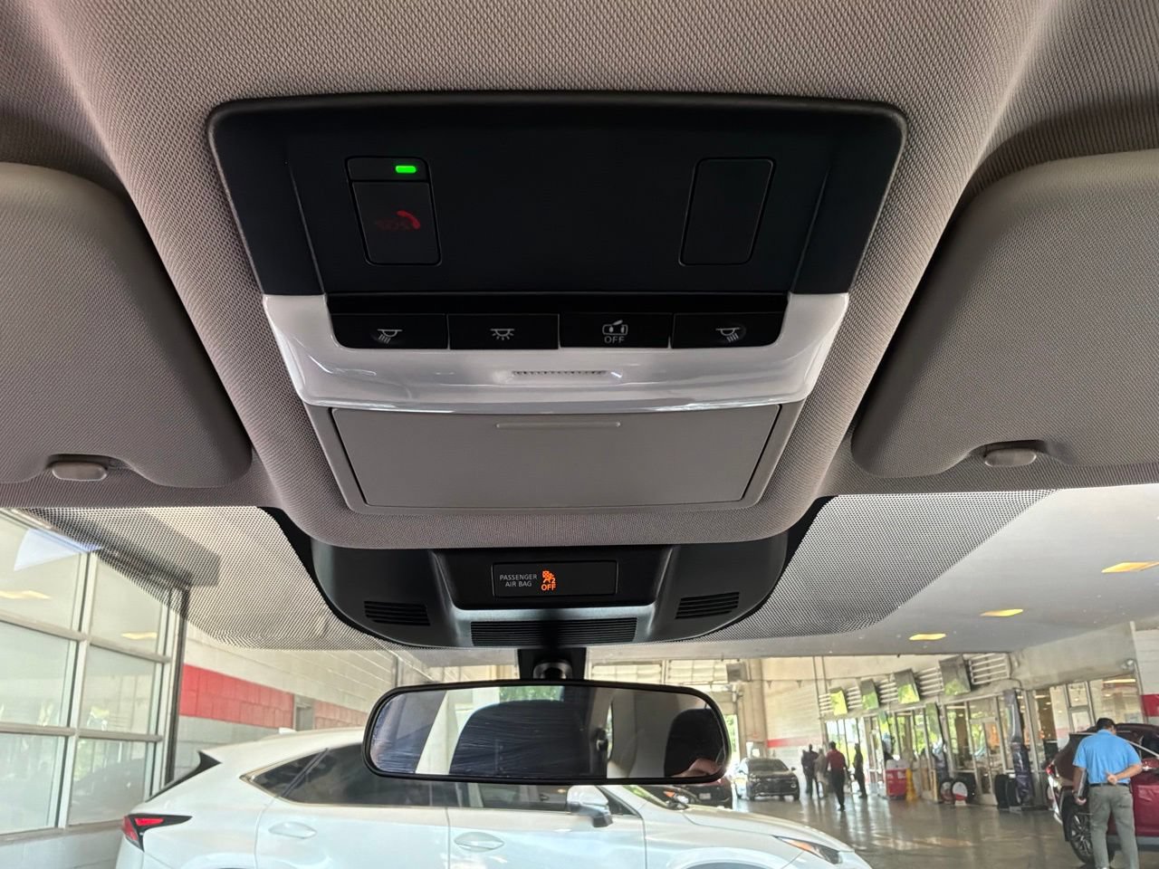 Used 2025 Nissan Rogue SV FWD image 16