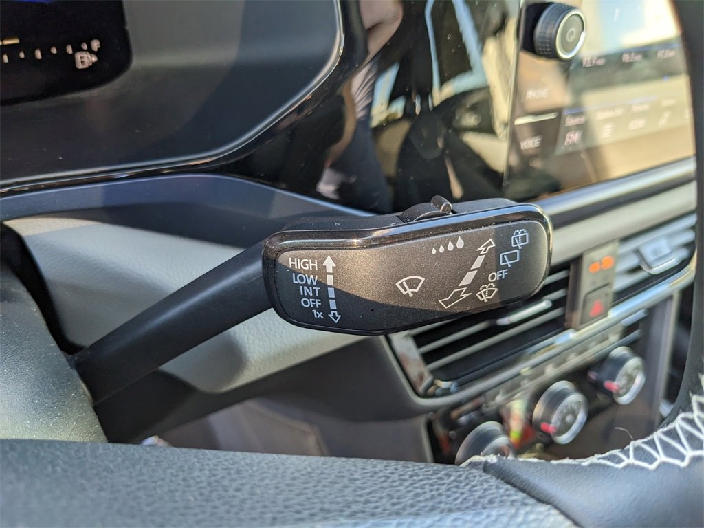 Certified 2023 Volkswagen Taos SE w/ Black Wheel Package image 33