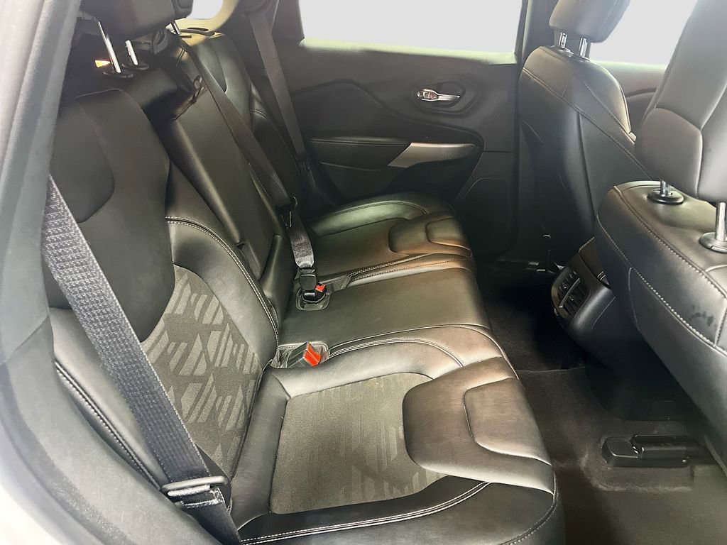 Used 2022 Jeep Cherokee Latitude AWD/4WD image 26