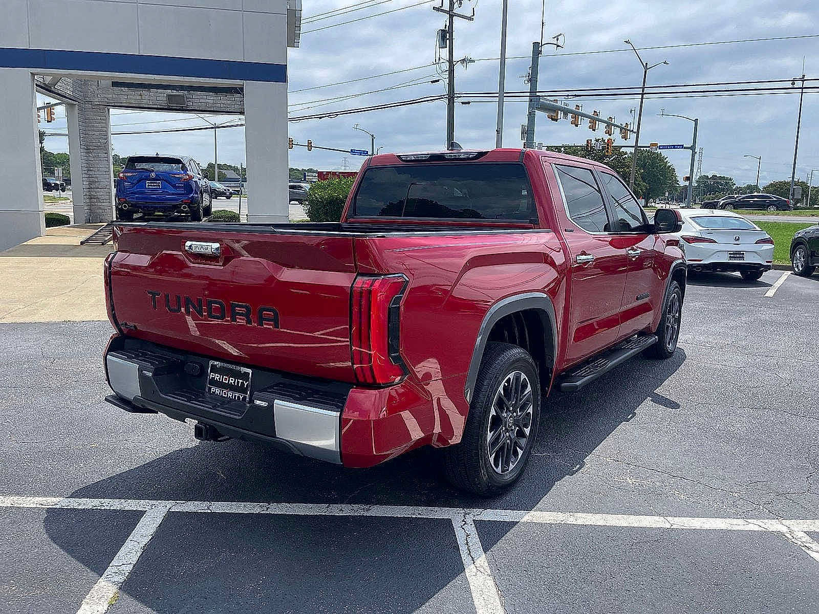 Used 2025 Toyota Tundra Limited AWD/4WD image 6
