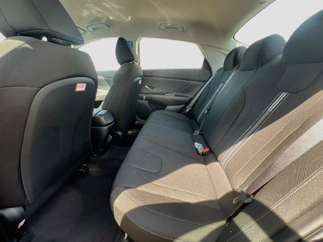 New 2026 Hyundai Elantra Hybrid FWD image 25