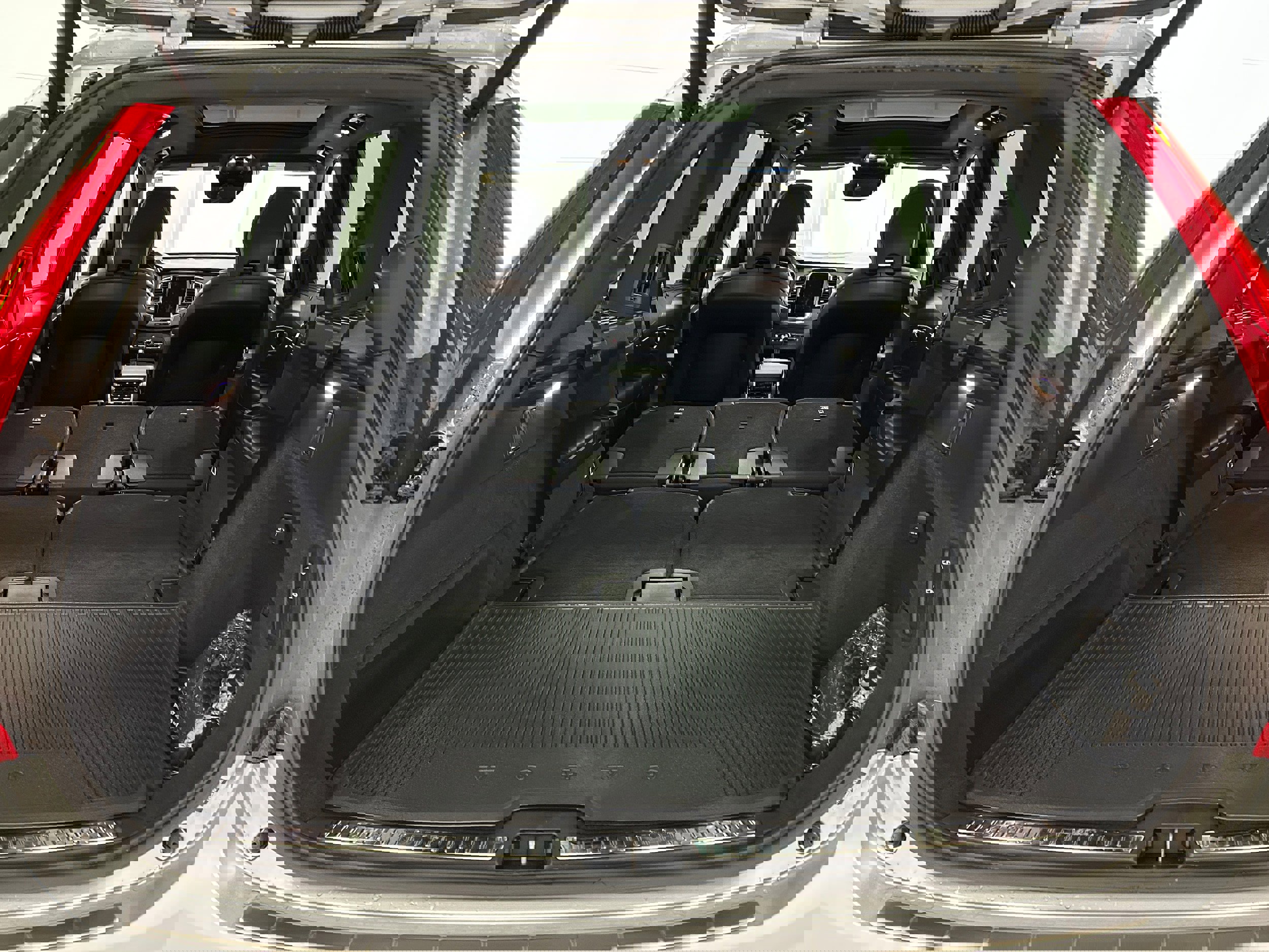 Used 2019 Volvo XC90 T6 R-Design w/ Advanced Package image 35