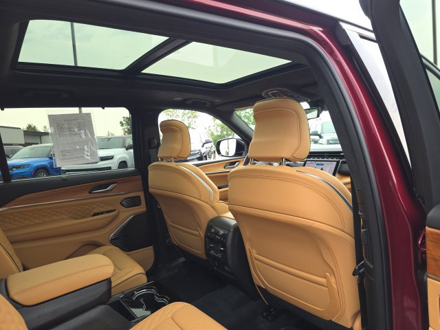 Used 2025 Jeep Grand Cherokee L Summit AWD/4WD image 51