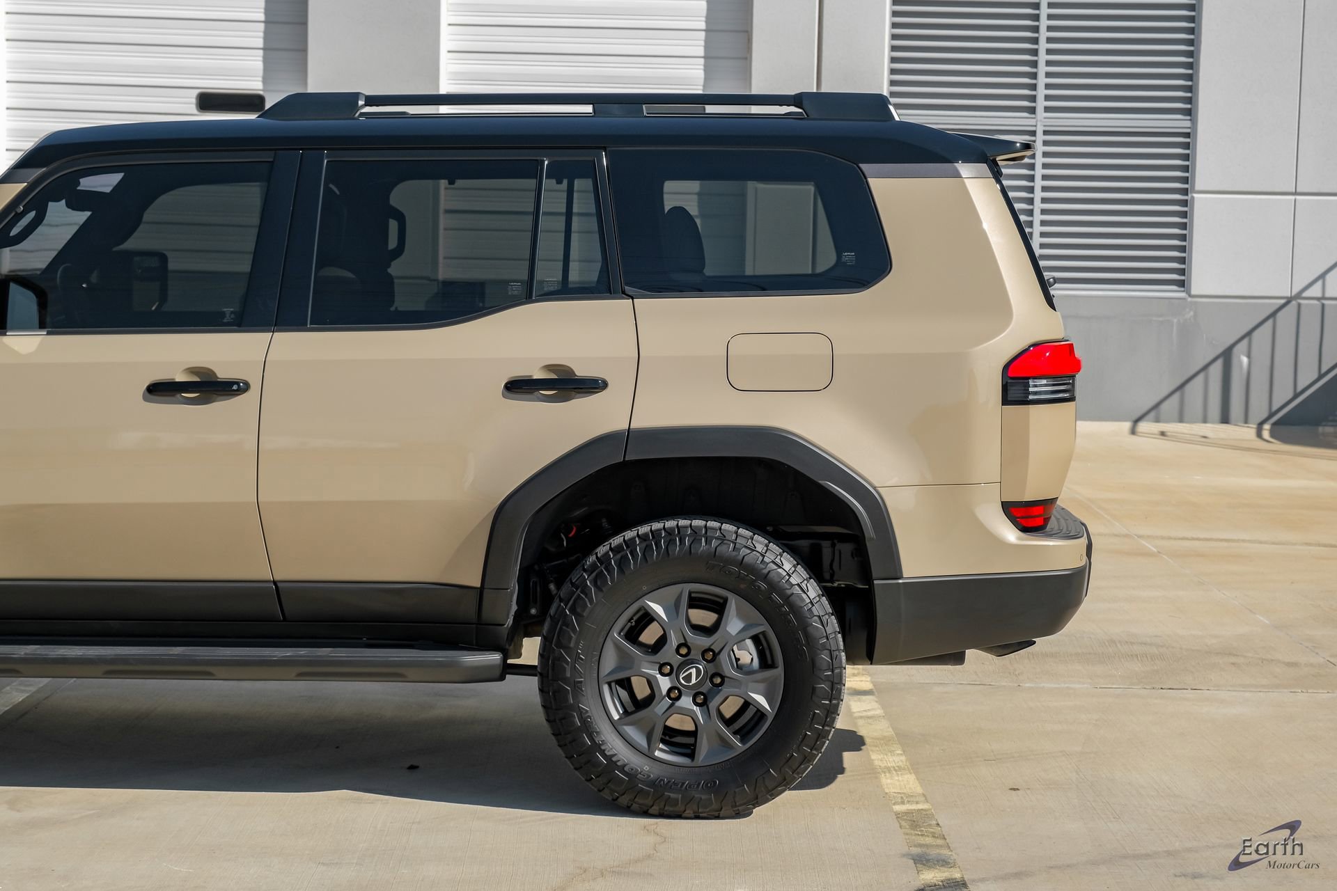 Used 2025 Lexus GX 550 w/ Accessory Package (CT) image 10