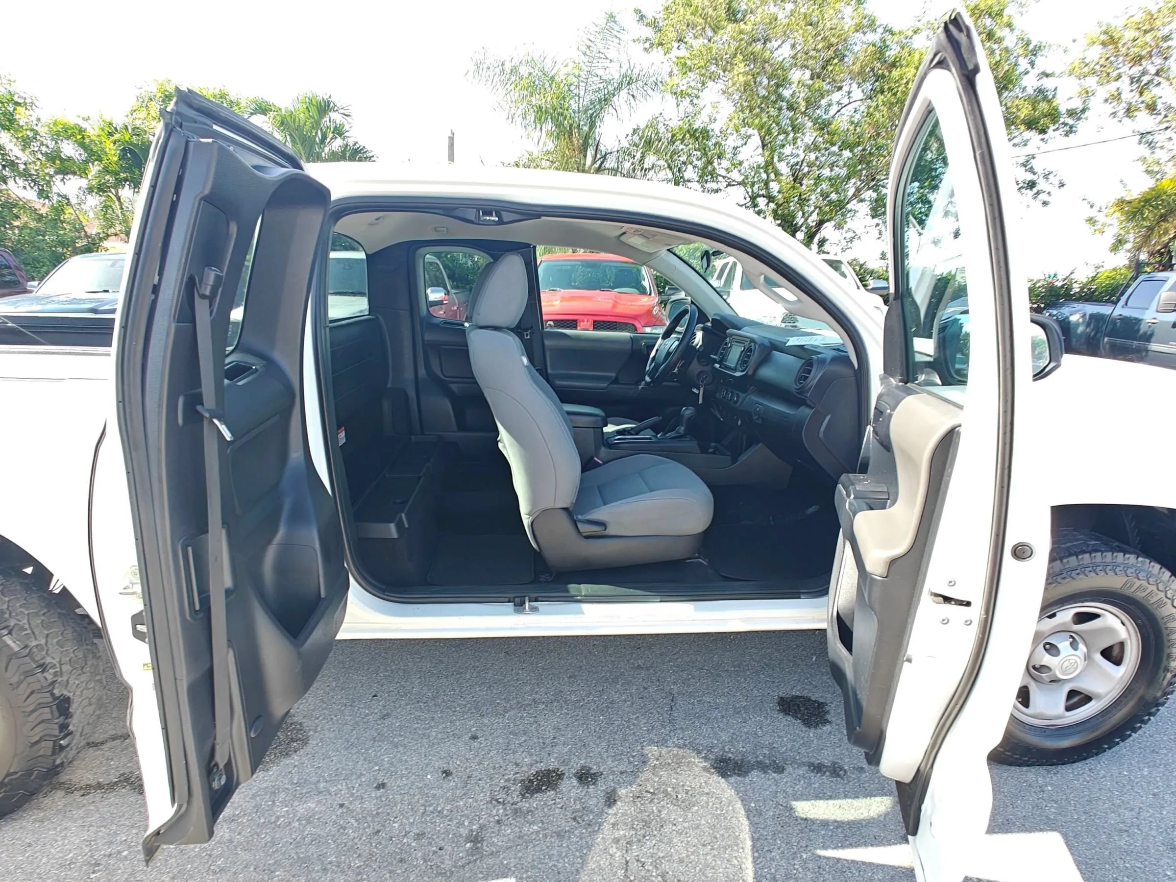 Used 2017 Toyota Tacoma SR RWD image 15