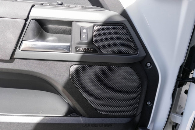 Used 2023 Land Rover Defender 90 X-Dynamic SE image 40