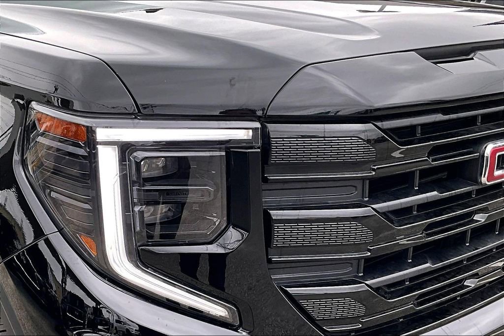 Used 2025 GMC Sierra 1500 Elevation image 40