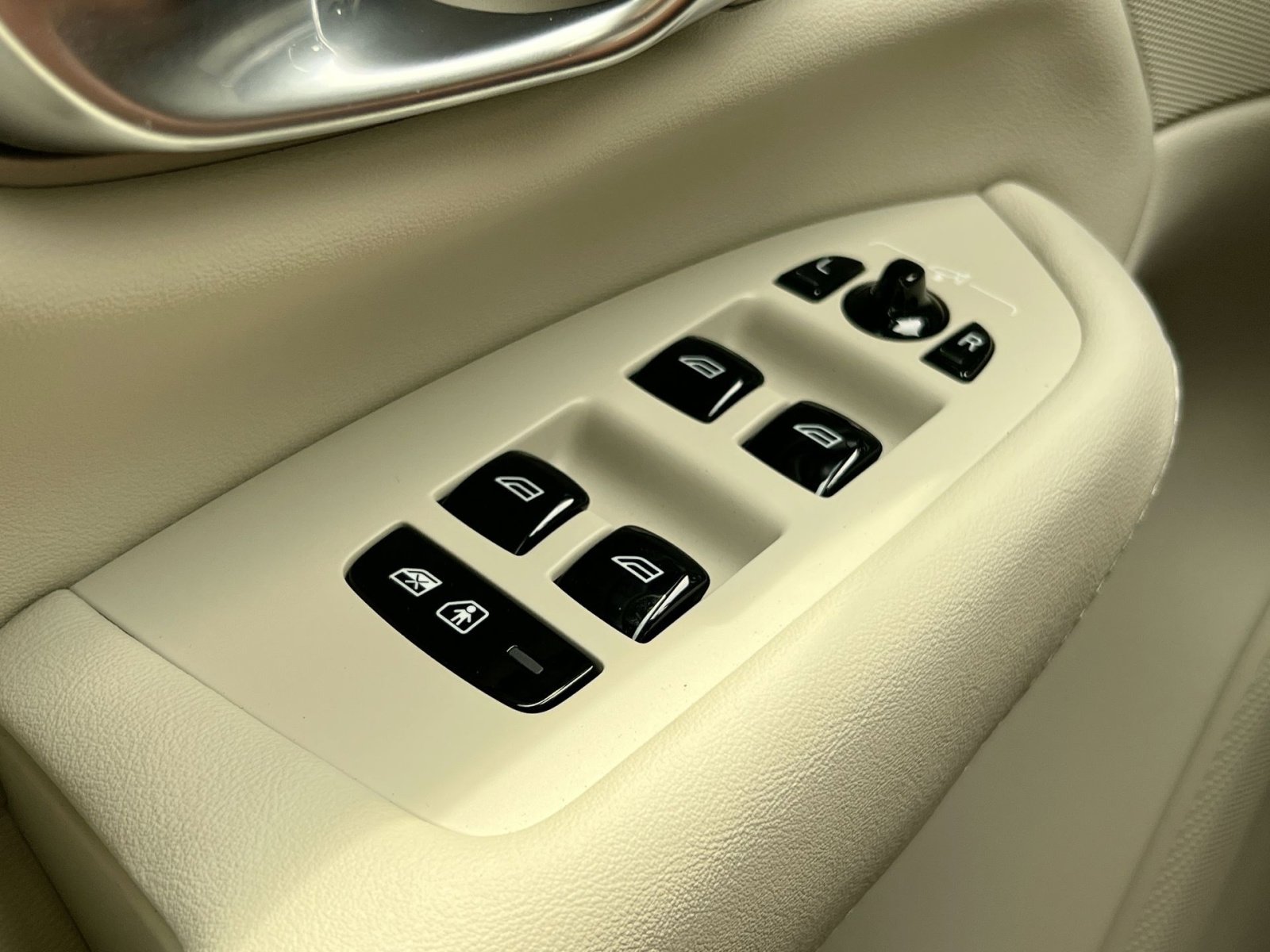 New 2026 Volvo XC90 B6 Ultra w/ Protection Package Premier image 15