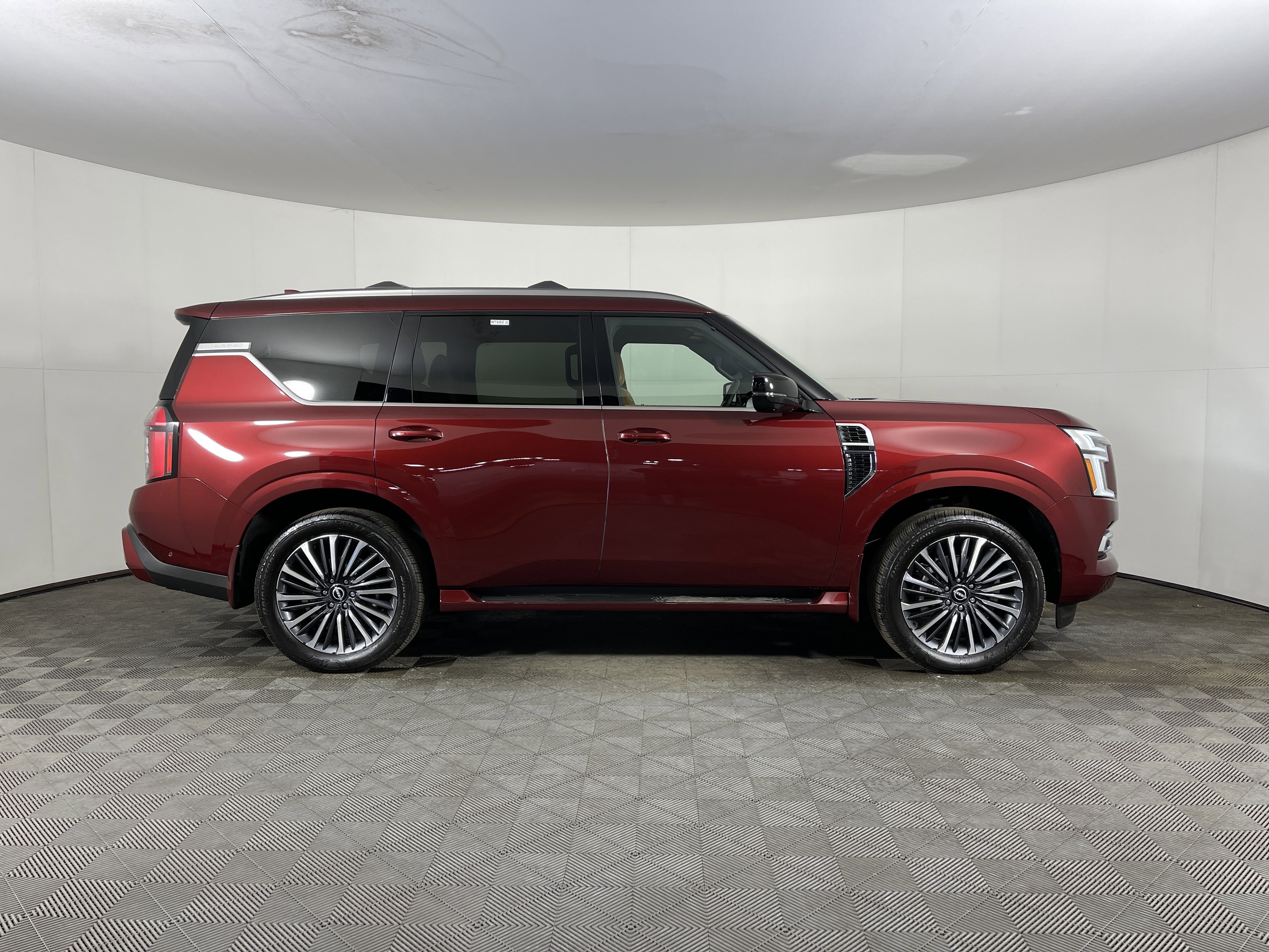 Used 2025 Nissan Armada Platinum Reserve image 5