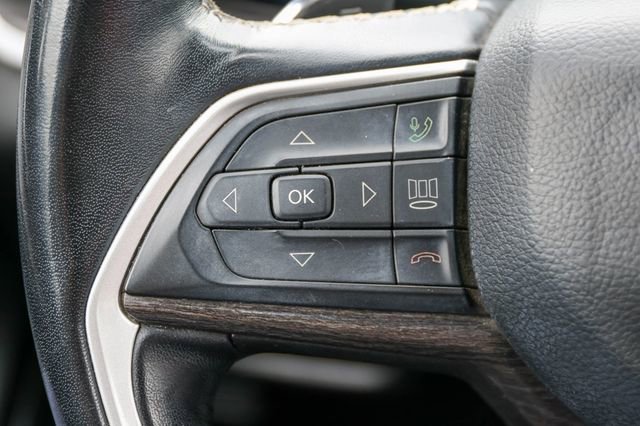 Used 2022 Jeep Grand Cherokee L Limited w/ Black Appearance Package AWD/4WD image 29