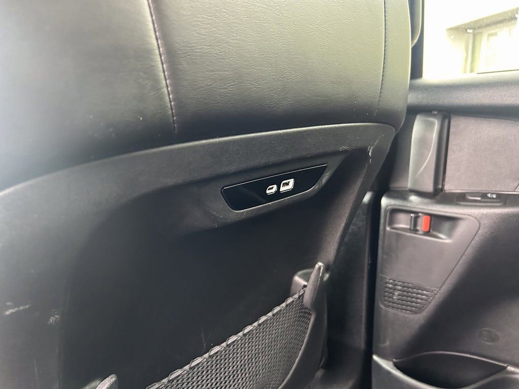 Used 2025 Chrysler Pacifica Select image 32