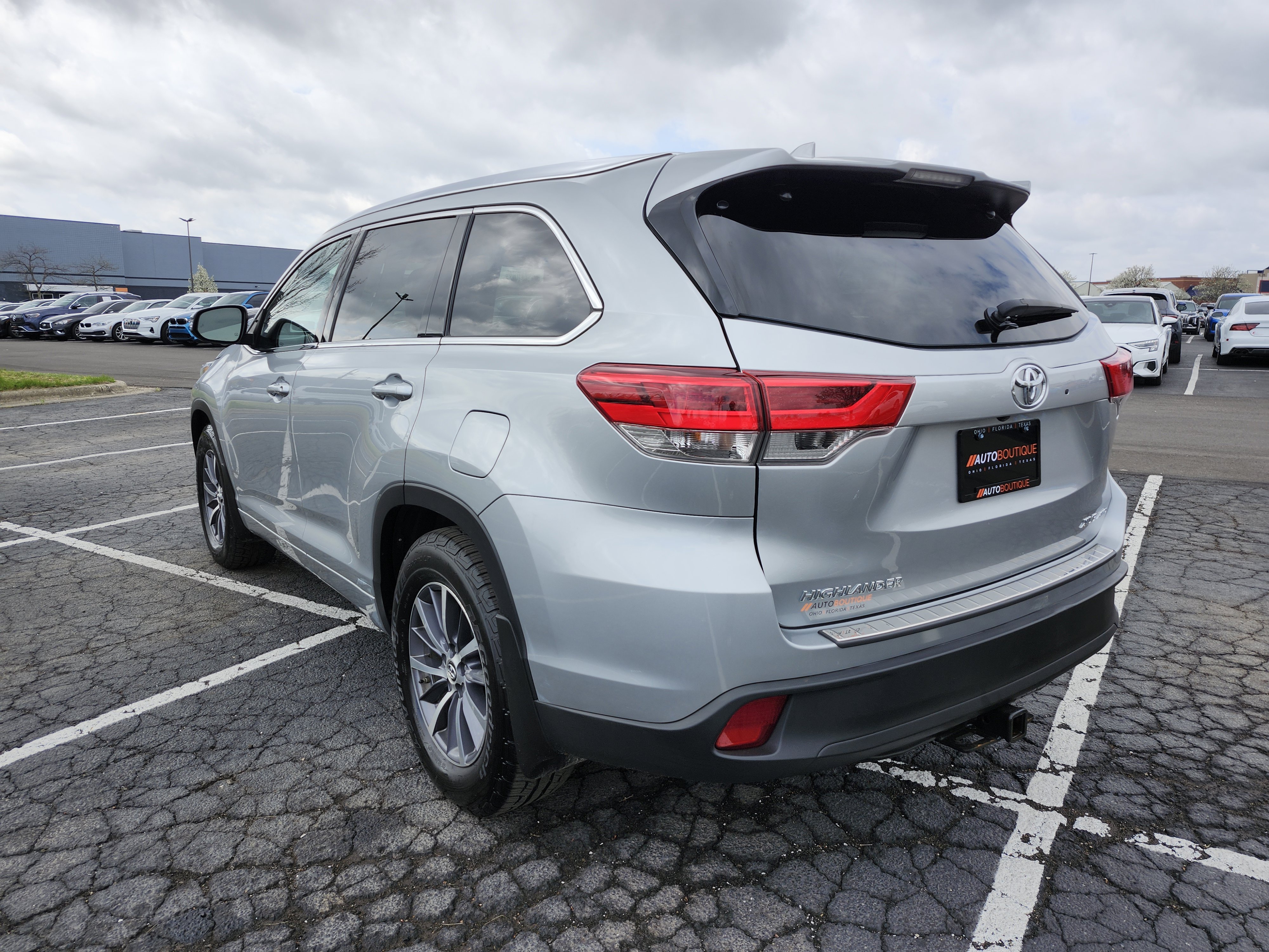 Used 2017 Toyota Highlander XLE image 16