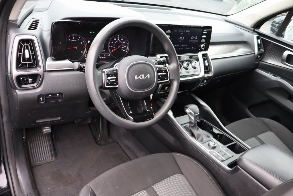 Used 2022 Kia Sorento LX image 4