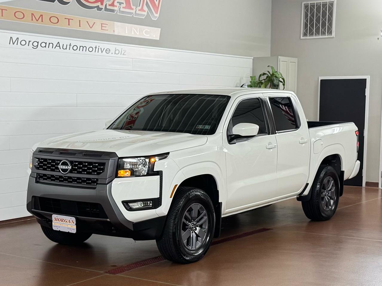 Used 2025 Nissan Frontier SV w/ SV Convenience Package image 8