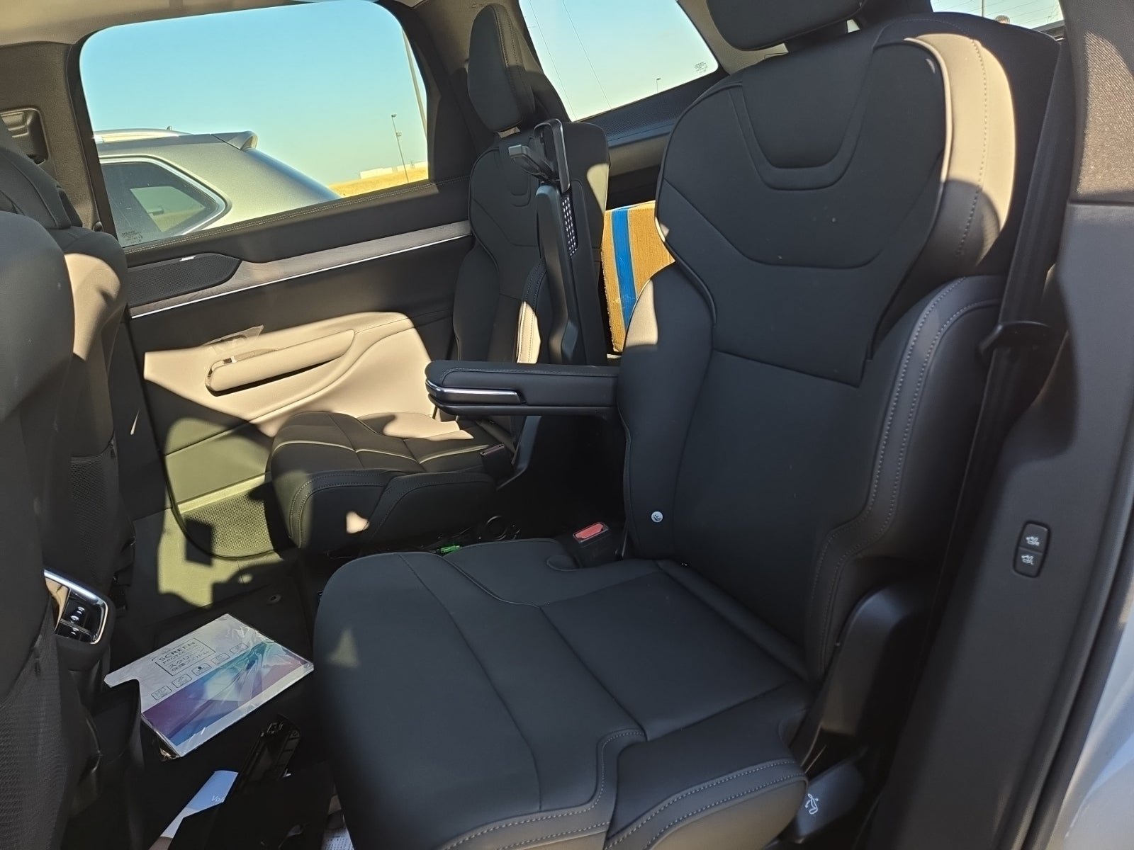 Used 2025 Volvo EX90 Plus AWD/4WD image 3