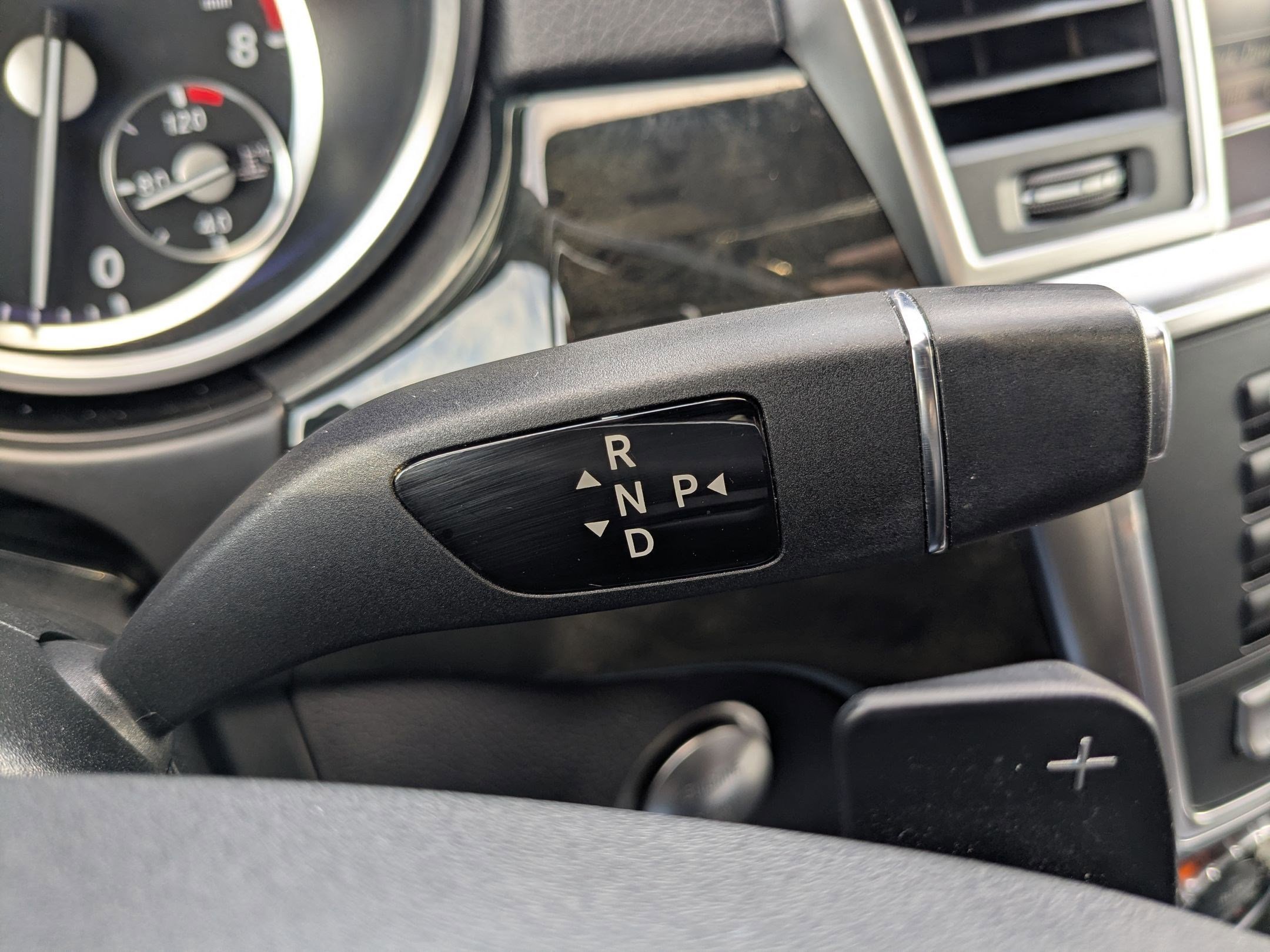 Used 2016 Mercedes-Benz GL 550 4MATIC image 25
