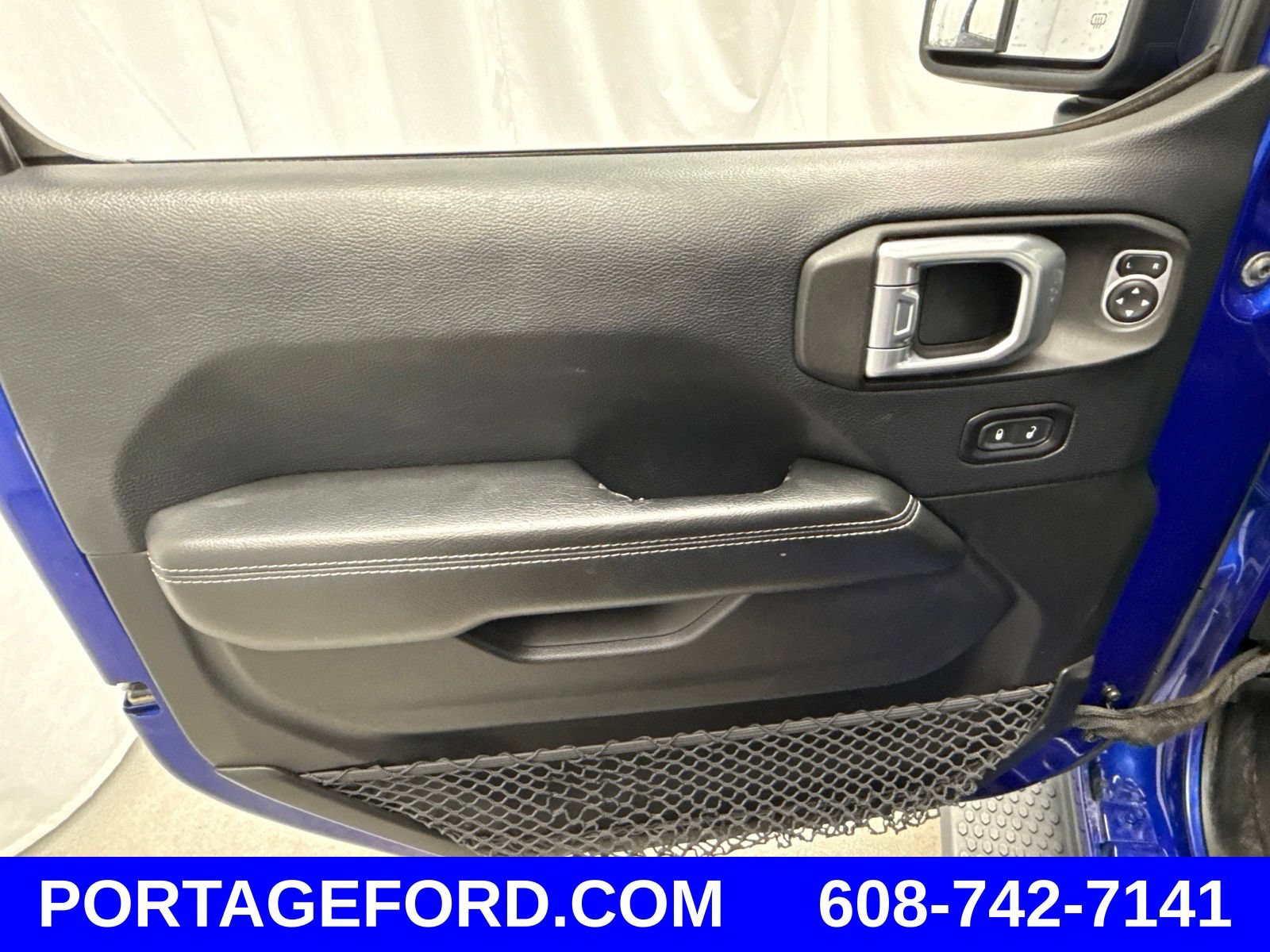 Used 2018 Jeep Wrangler Unlimited Sahara w/ Cold Weather Group AWD/4WD image 11