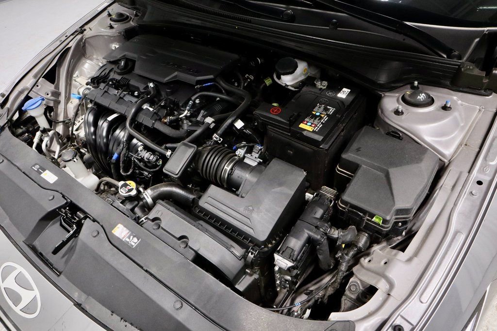 Certified 2025 Hyundai Elantra SEL image 19