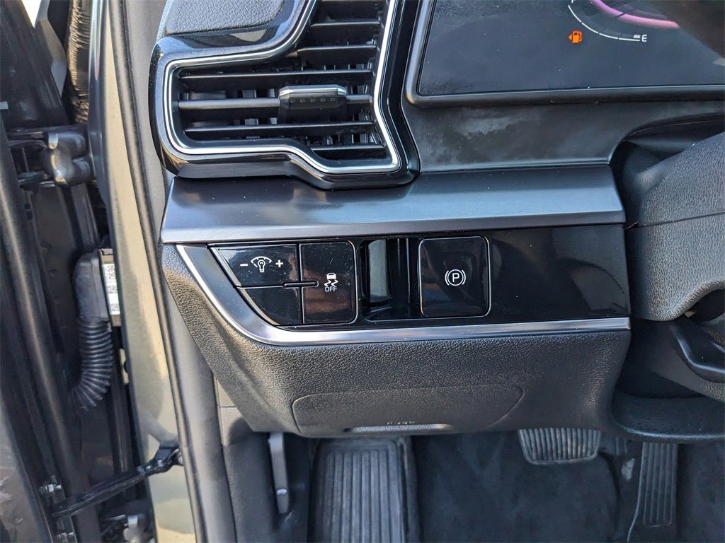 Certified 2024 Kia Sportage EX image 29