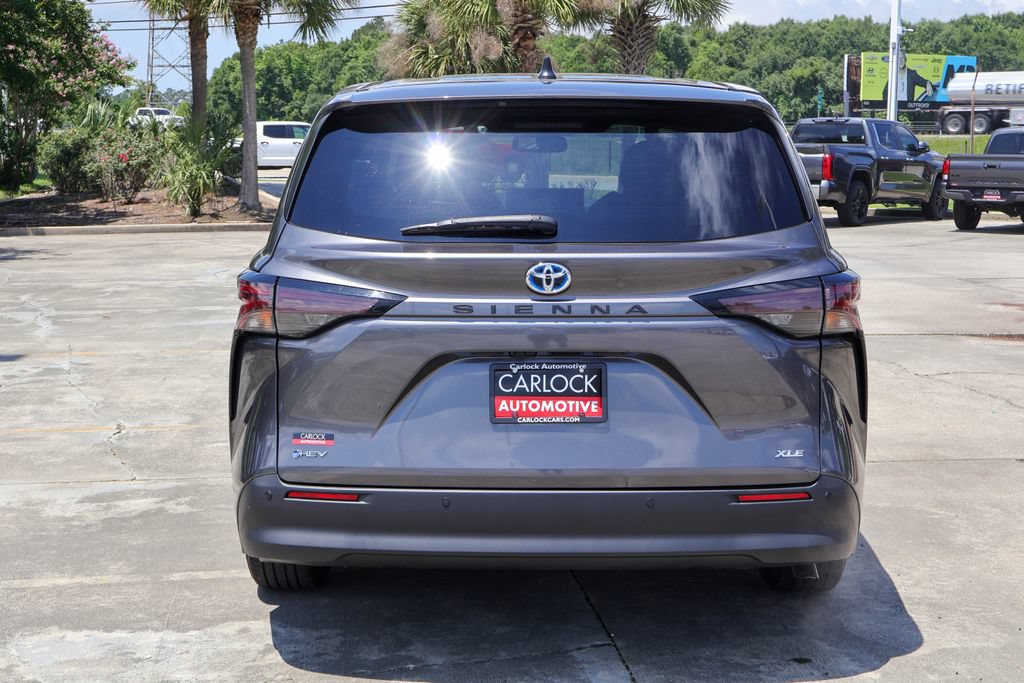 Used 2025 Toyota Sienna XLE FWD image 22