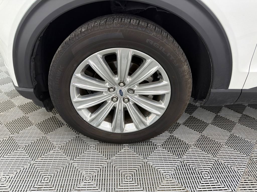 Used 2022 Ford Explorer Limited w/ Equipment Group 301A RWD image 13